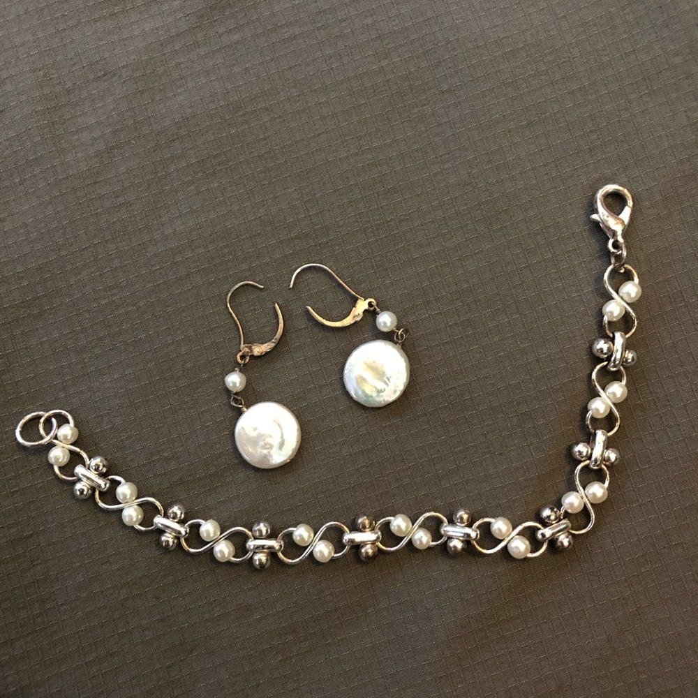 Bracelet and earring set